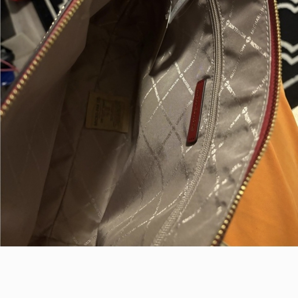 NWT - Michael Kors Crimson Red Tote Jet Set - Picture 5 of 8